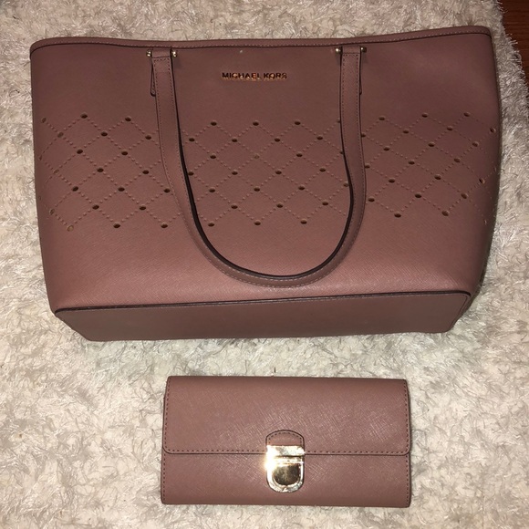 Dusty rose Michael Kors purse & wallet - Picture 2 of 8